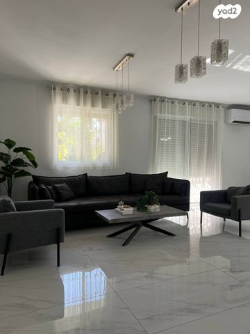 דו משפחתי, דרור 6, נווה מנחם, גבעת זאב