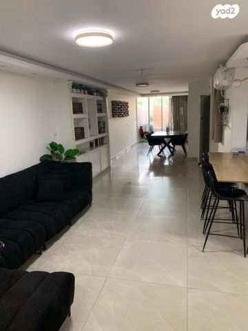 דירה, הרב שמואל רוזובסקי 14, רובע ג', אשדוד