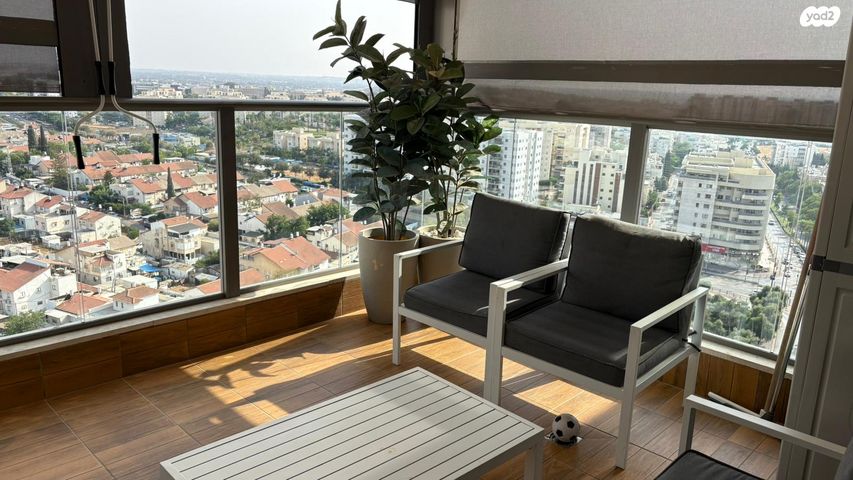 דירה, הרמן חיים קאופמן 2, אושיות, רחובות