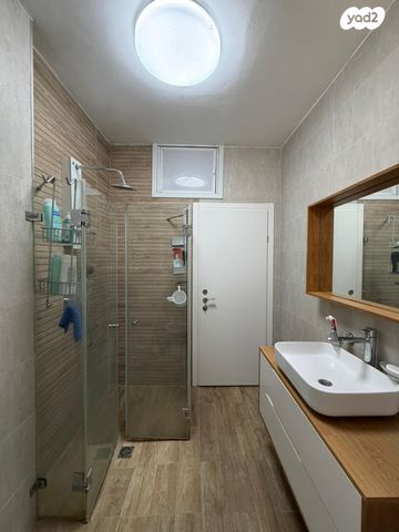 גג/ פנטהאוז, קרית שמונה 9, קרית שרת מערב, חולון