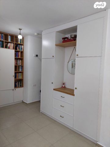 דירה, שקד 12, לשם, עלי זהב