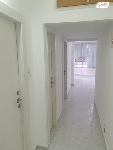 דירה, דוד צדוק 17, בן גוריון, חולון