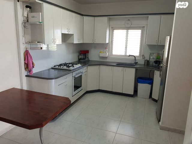 דירה, דוד צדוק 17, בן גוריון, חולון