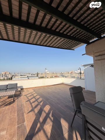 גג/ פנטהאוז, קרית שמונה 9, קרית שרת מערב, חולון