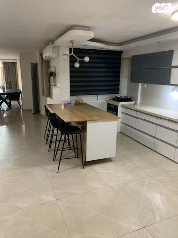 דירה, הרב שמואל רוזובסקי 14, רובע ג', אשדוד