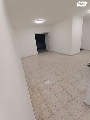 דירת גן, המצביאים 4, נאות יצחק, לוד