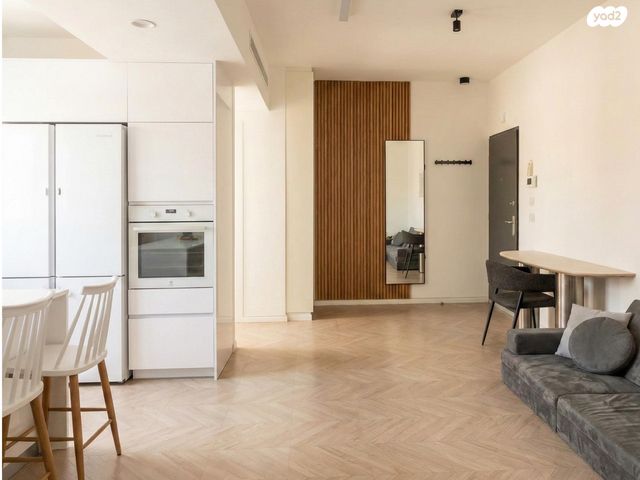 דירת גן, קריניצי 102, שכונת בן גוריון, מרכז העיר ג', רמת גן