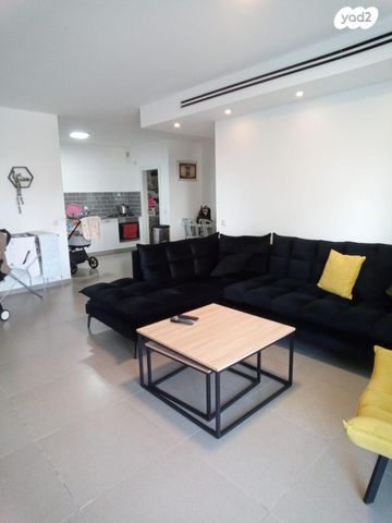 דירה, שדרות הרצל 6, נאות שמיר, יבנה