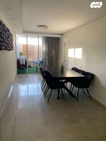 דירה, הרב שמואל רוזובסקי 14, רובע ג', אשדוד