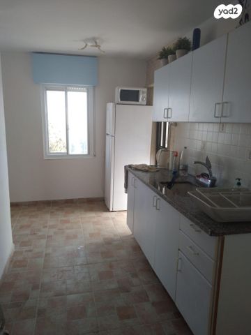 דירה, אבשלום חביב 18, ארמון הנציב, תלפיות מזרח, ירושלים