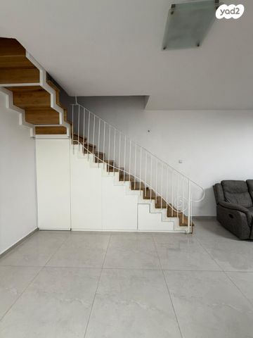 גג/ פנטהאוז, קרית שמונה 9, קרית שרת מערב, חולון