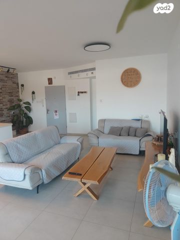 דירת גן, מצדה 30, אורנים, מעלות תרשיחא