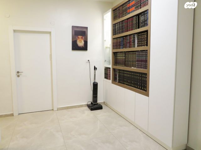 דירה, הרב אברהם יצחק הכהן קוק 19, הר שלום, בני ברק