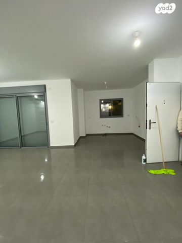 דירה, שרה אהרונסון 5, גדרה מזרח, גדרה