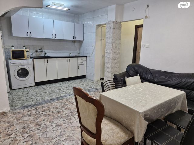 גיורא יוספטל 9