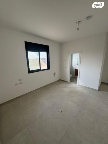 דירה, חצוצרה 4, המוזיקה, שדרות