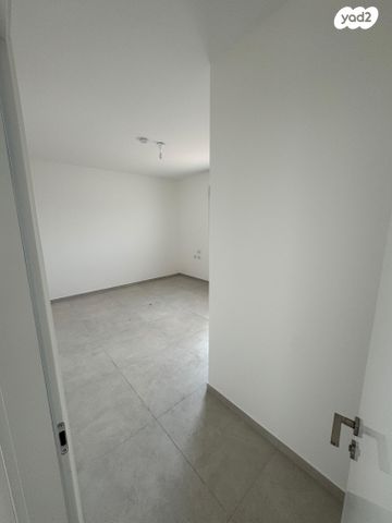 דירה, חצוצרה 4, המוזיקה, שדרות