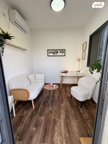 דו משפחתי, אלה 3, צופים, צופים