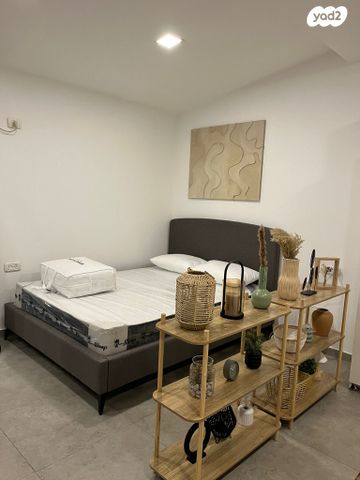 סטודיו/ לופט, חבר 12, נווה מנחם, גבעת זאב