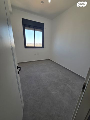 גג/ פנטהאוז, יער ברעם 8, נופי בן שמן, לוד