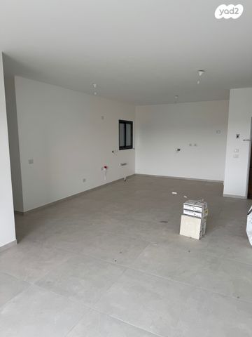 דירה, חצוצרה 4, המוזיקה, שדרות