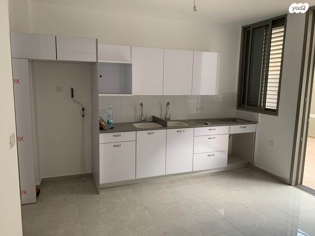 דירה, שח"ל 12, הפועל המזרחי ה', שיכון ה', בני ברק