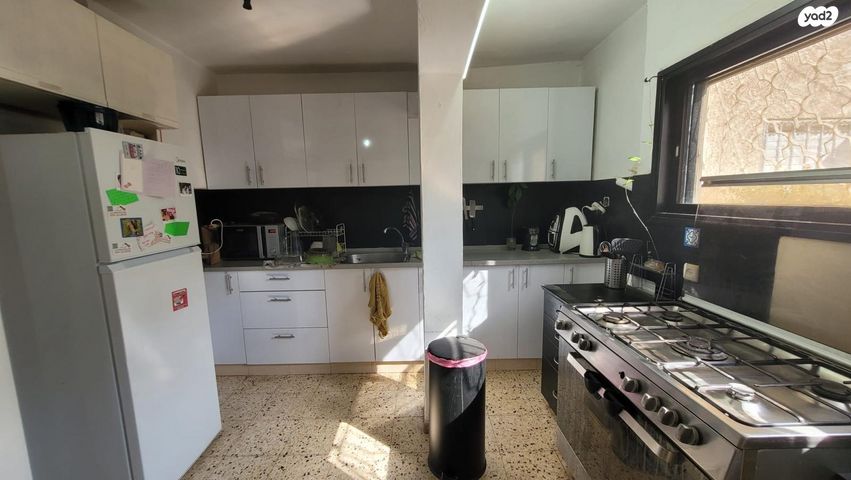 דירת גן, ברל כצנלסון 36, שיכוני מזרחי, כפר סבא