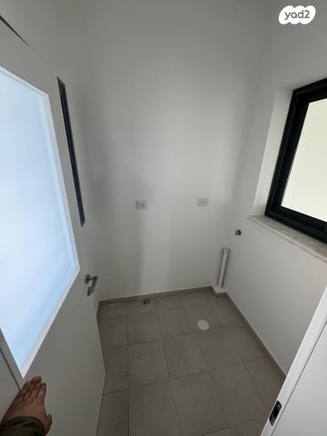 דירה, חצוצרה 4, המוזיקה, שדרות