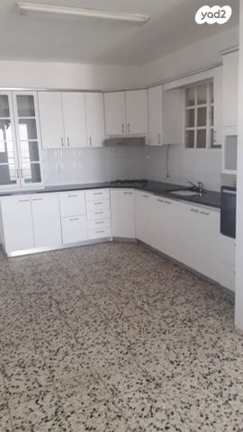 דירת גן, בעל שם טוב 8, הדר עליון, חיפה