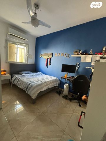 דו משפחתי, אלה 3, צופים, צופים