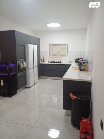 דירה, השומרים 4, ג' / מרכז מזרח העיר, רחובות