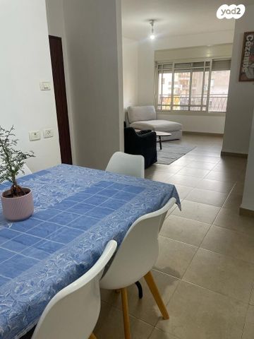 כיכר ז'בוטינסקי 1