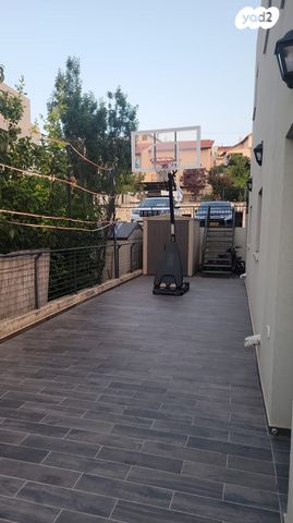 דו משפחתי, אלה 3, צופים, צופים