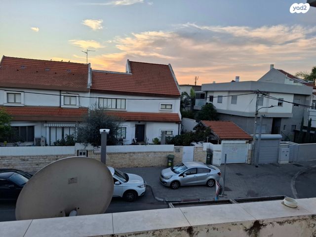 גג/ פנטהאוז, הנביאים 7, נאות יהודית ונווה ארזים, חולון