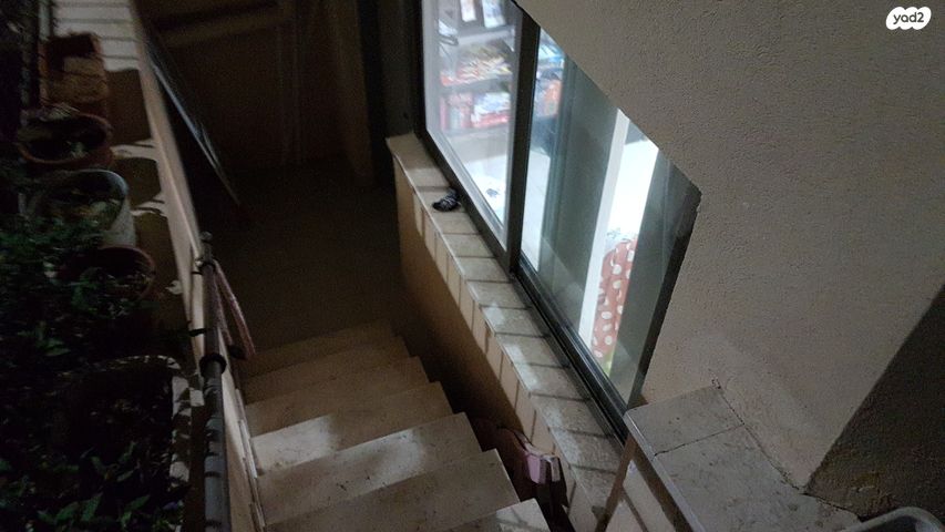 מרתף/ פרטר, גשמי ברכה 10, מתחם 11, הוד השרון