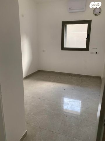 דירה, שח"ל 12, הפועל המזרחי ה', שיכון ה', בני ברק