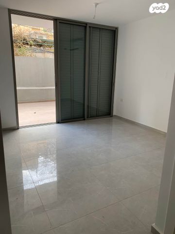 דירה, שח"ל 12, הפועל המזרחי ה', שיכון ה', בני ברק