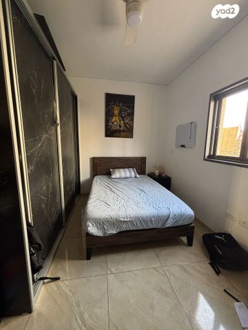 דו משפחתי, אלה 3, צופים, צופים