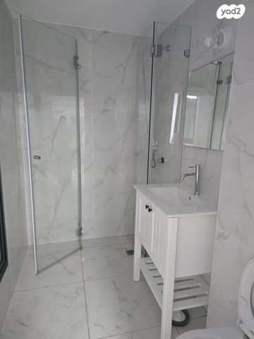 נועם לאונר 19