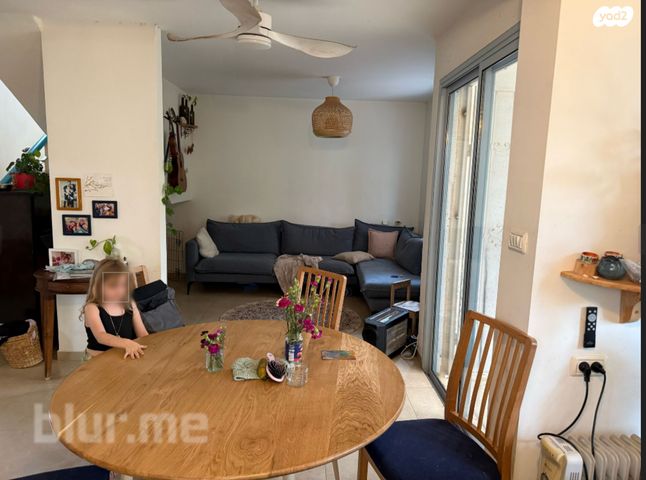 דו משפחתי, החרצית 18, צורן, קדימה צורן