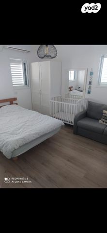 דבורה בארון 10