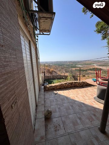 דו משפחתי, זית 48, צופים, צופים