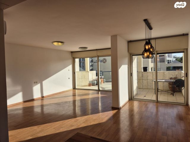 לוין קיפניס 7