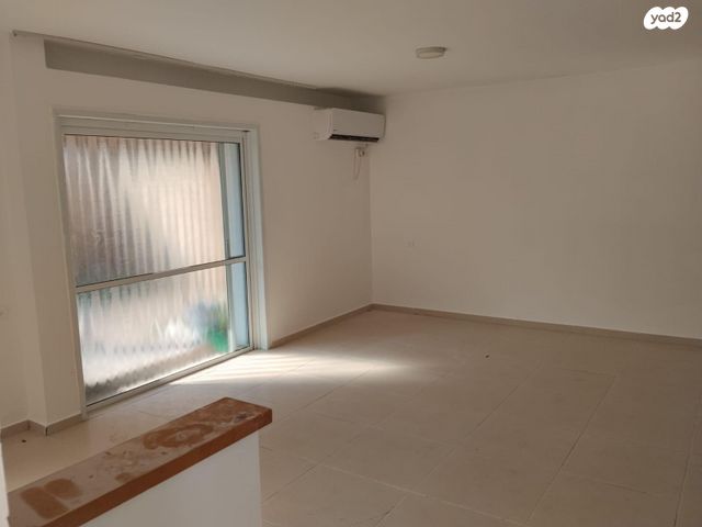 בית פרטי/ קוטג', גולדנברג 6, שכונת האוצר, חדרה