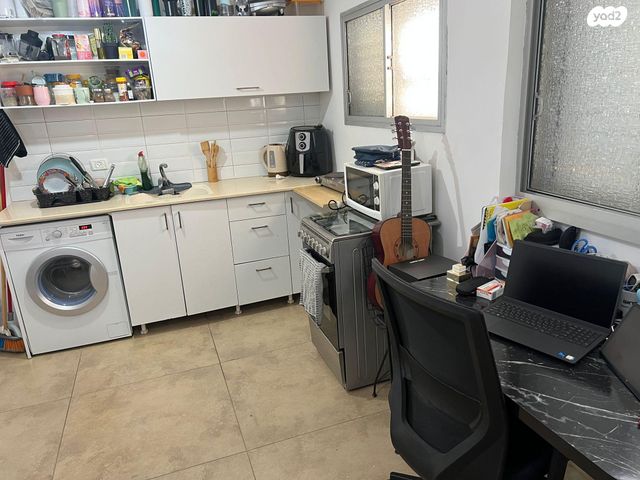 דירה, מעלה הגיבורים 48, בן דור, נשר