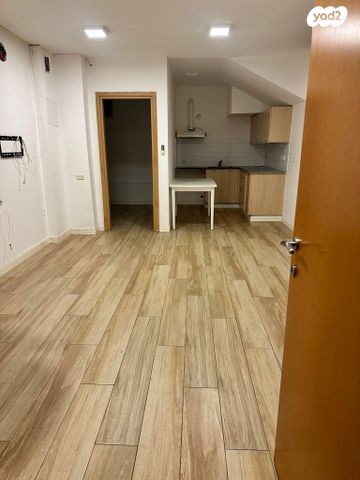 יחידת דיור, שושן 4, גני איריס, נס ציונה