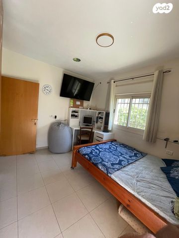 דירת גן, רקפת 1, גבע בנימין, אדם - גבע בנימין