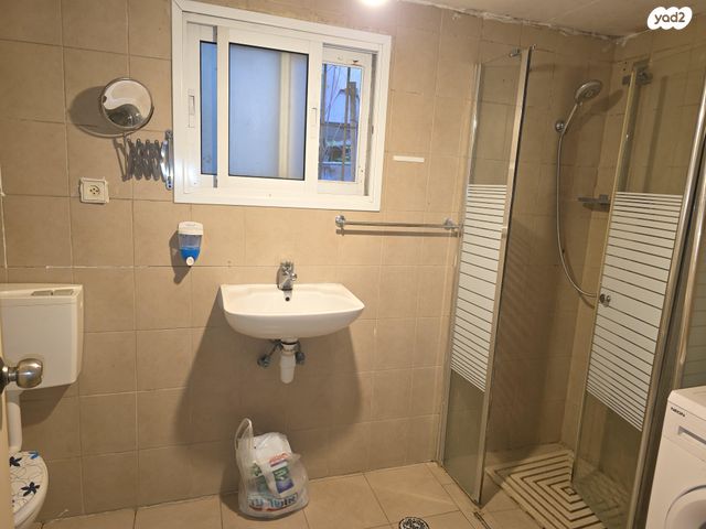 דו משפחתי, יחיאל מיכל פינס 10, שיכון מפ"ם, פתח תקווה