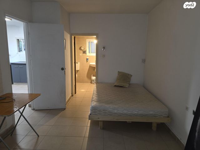 דו משפחתי, יחיאל מיכל פינס 10, שיכון מפ"ם, פתח תקווה