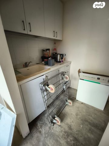 חנויות/ שטח מסחרי, דרך זאב ז'בוטינסקי 33, תל בנימין, רמת גן